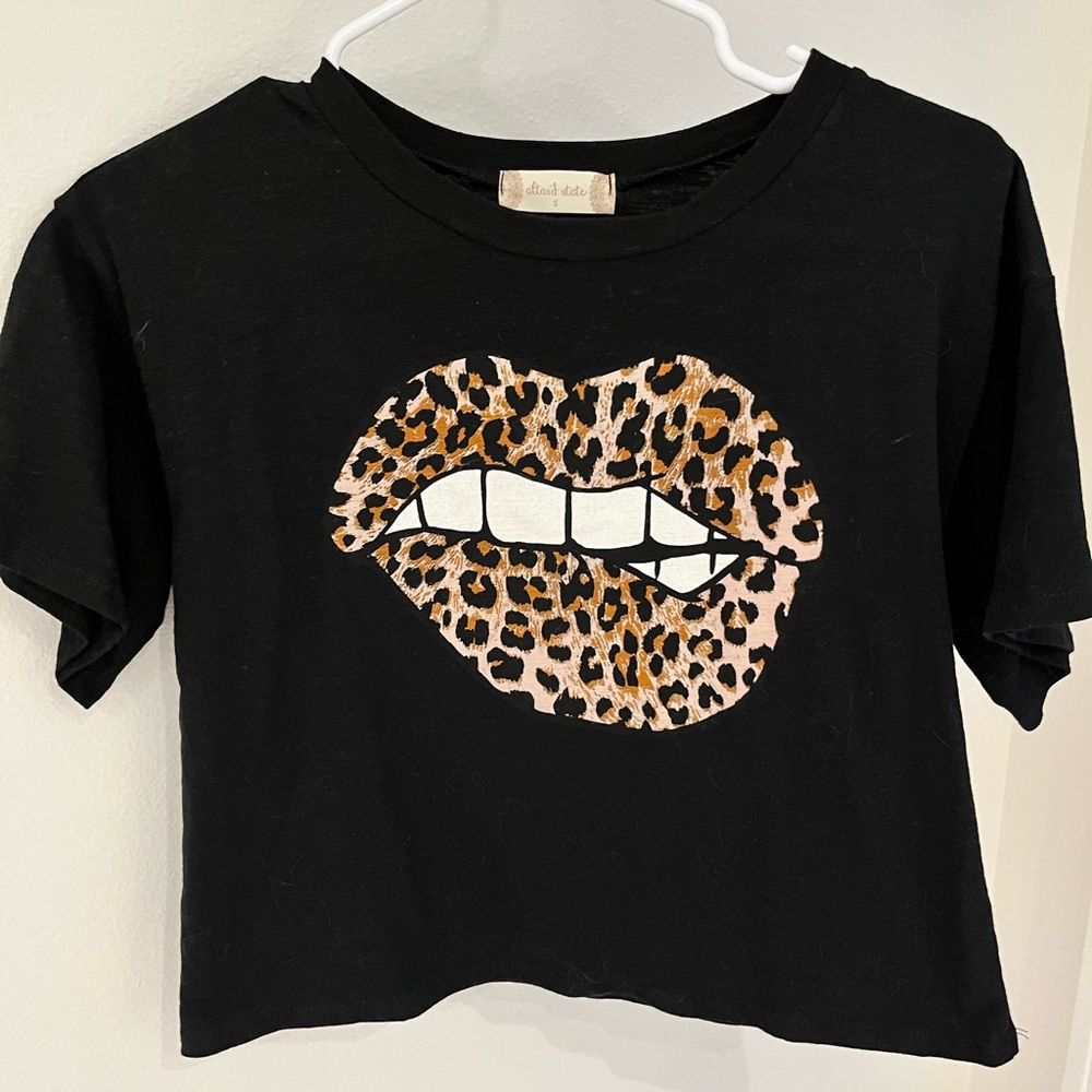 Altered State cropped t-shirt with cheetah lips
